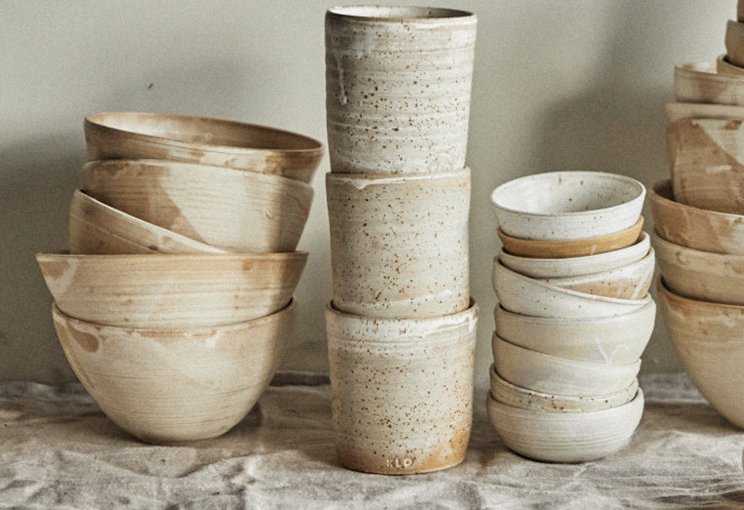 Ceramika – naczynia, figurki, ozdoby z gliny